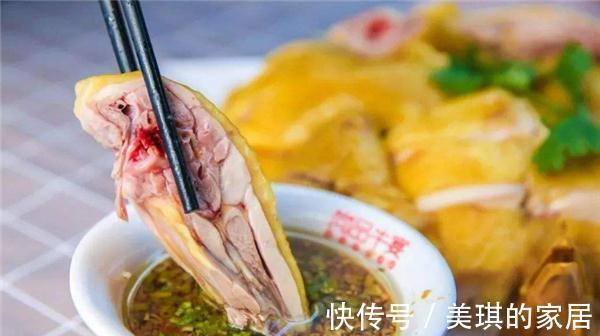 肉质|煮白切鸡时,掌握这个关键步奏,鸡肉又香又嫩,不腥不柴味道鲜