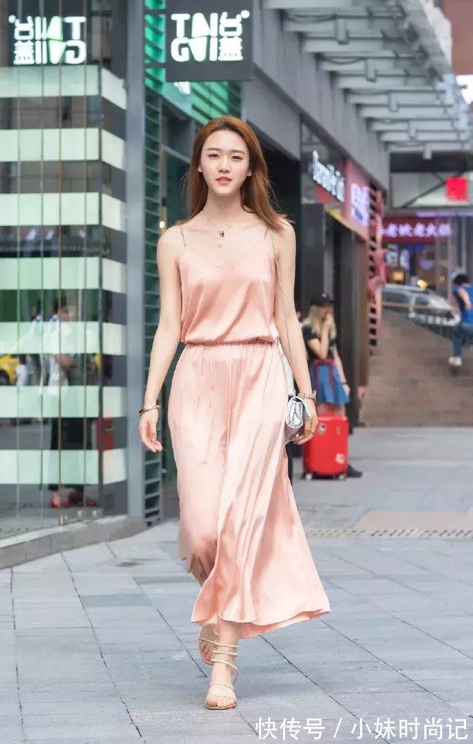 包臀裙 女神搭配高跟鞋,轻松秀出曼妙的身姿