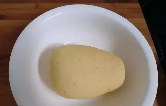 面粉|一碗玉米面，三个鸡蛋，不用烤，不用炸，蓬松柔软，比面包还好吃