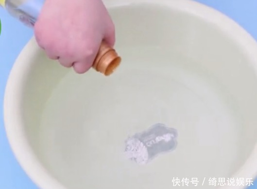 羽绒服不要干洗,教你一个清洗绝招,比干洗店洗的更干净,真实用