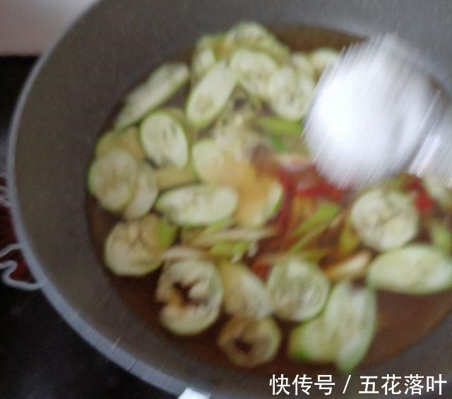 红油|红油猪肝面,香辣过瘾,顺滑爽口!