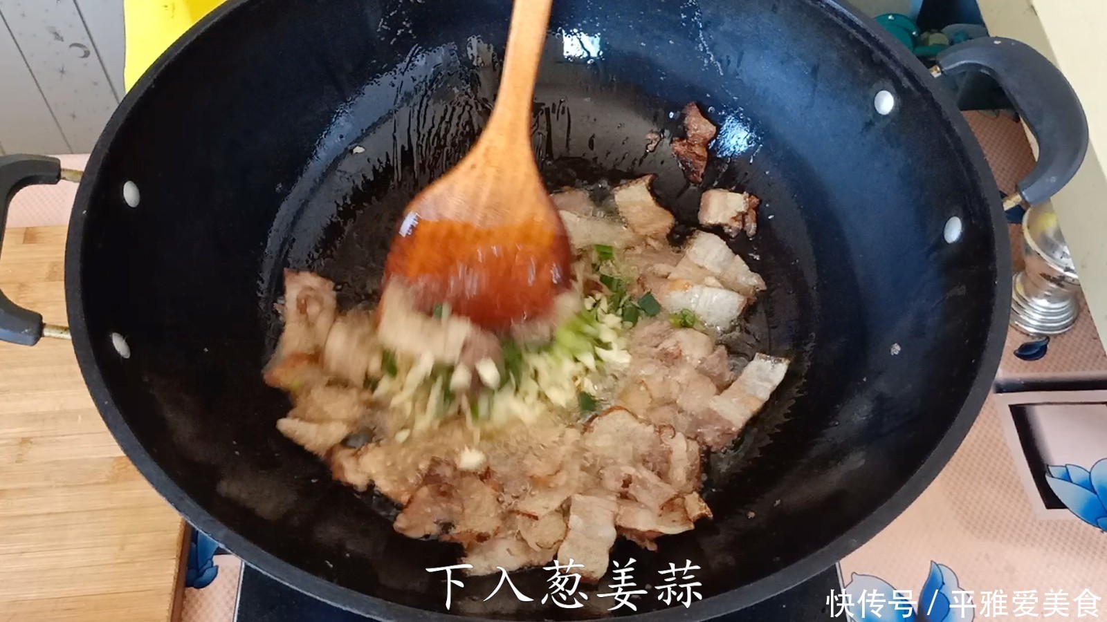  是用|饭店的铁锅焖面好吃，原来都是用的此技巧，以前真的是做错了