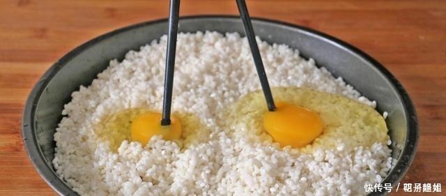 大米别煮着吃了，加2个鸡蛋，简单一做，太香了，比吃面包还过瘾