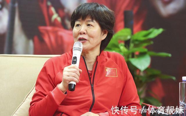 女排|郎平谈疫情对女排影响，朱婷等主力无有效治疗，执教生涯问心无愧