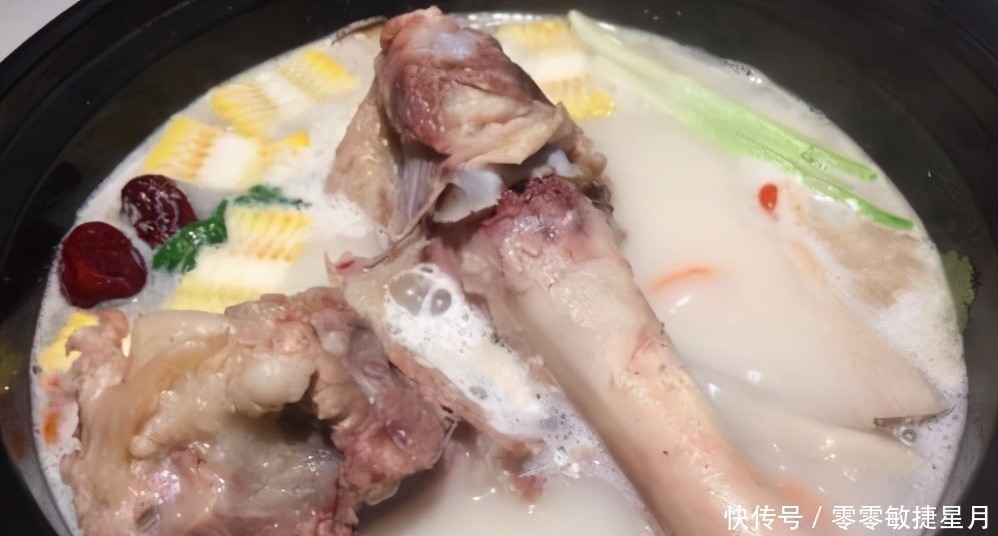 炖骨头汤,切记不要只加水,教你饭店不外传做法,汤鲜肉香无腥味!