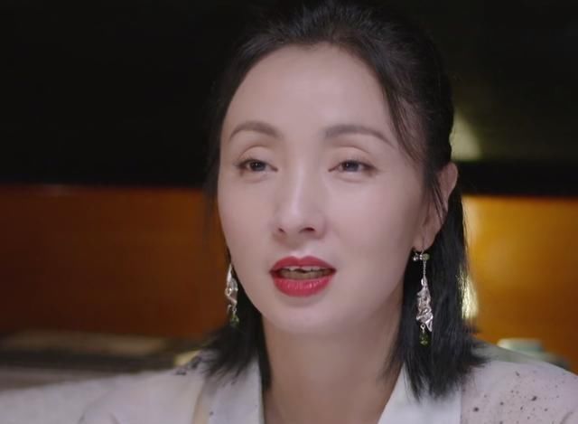 陶虹不后悔当全职，11岁女儿公开身材高挑，称：你不丑也不漂亮