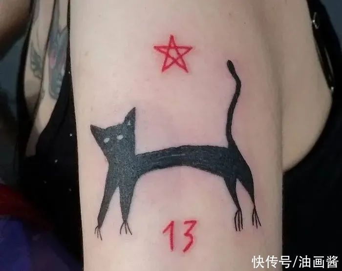 古怪|不会画画的纹身师,纹出歪扭的小纹身,生涩俏皮让人忍俊不禁