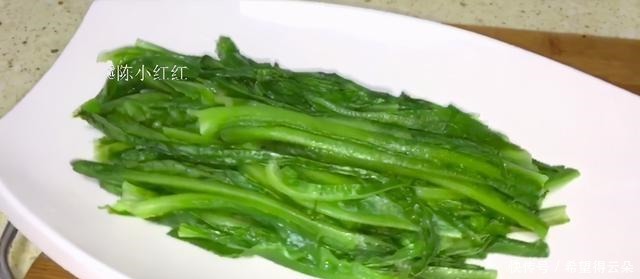 油麦菜不一样的吃法,好吃又简单,清淡爽口,我家经常这样做