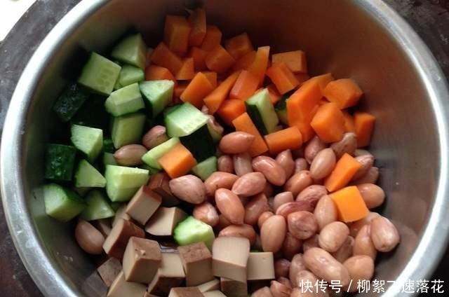 素菜|鸡蛋干拌花生米,别看是素菜,配上一杯小酒美的很