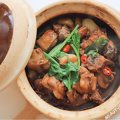 香到人人夸的「啫啫鸡煲」鲜嫩多汁,怎么能这么好吃