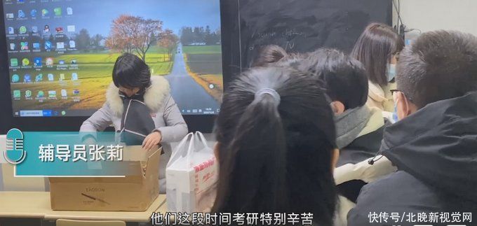 高校食堂给考研学子发知识点蛋糕，把知识点吃到肚子里 网友：满腹经纶