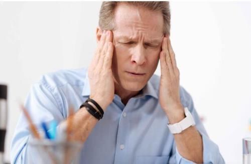  症状|起床时若有4个表现，高血压或“盯上”你，提示你该控制血压了