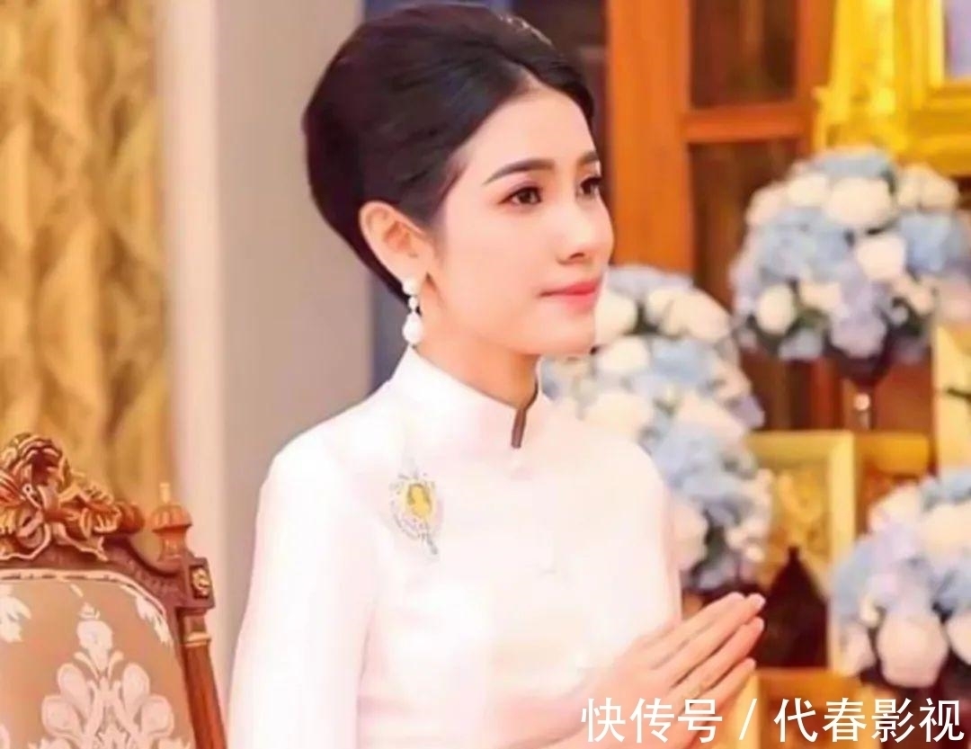 诗妮娜$王室发布最新的御画像,显示泰王与王后非常般配,苏提达暗自窃喜