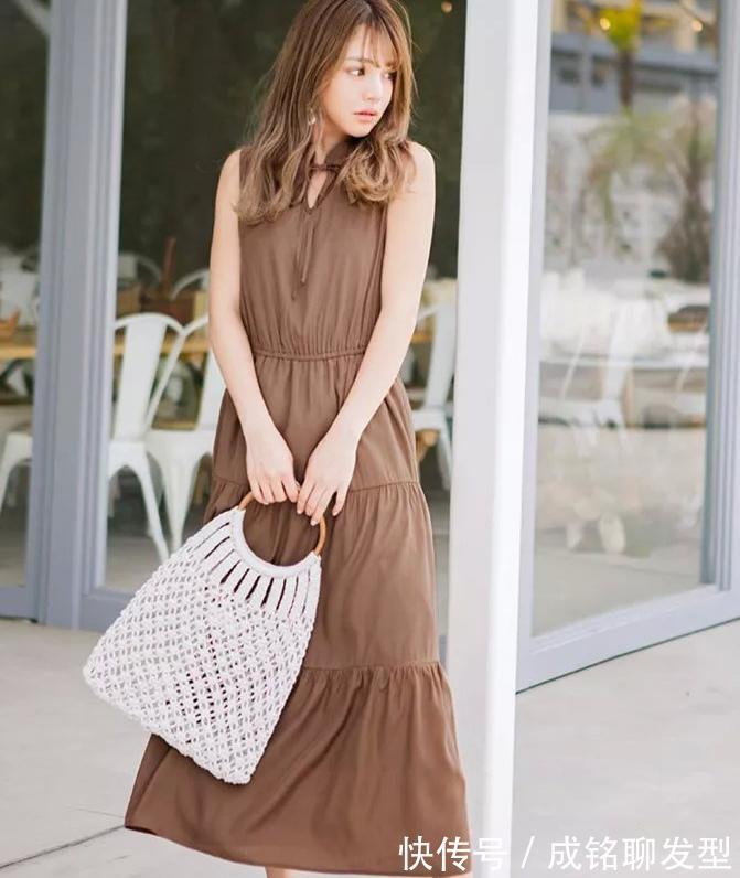 包臀裙|越简单、越时尚!夏日爆火的“简约风”造型,经典大气又不挑人