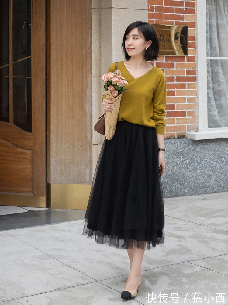 世面|见过世面的女人,入秋第1套穿搭首选“高跟鞋+半身裙”,高级优雅