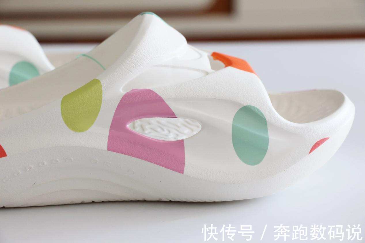 咕咚 缓震Q弹,运动恢复必不可少:咕咚运动恢复拖鞋