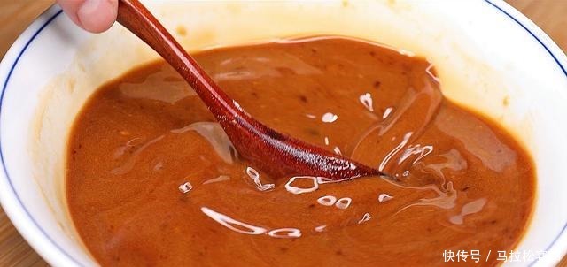 想吃甜面酱不要买,教你在家做,1元成本能做1碗,拌啥都好吃!