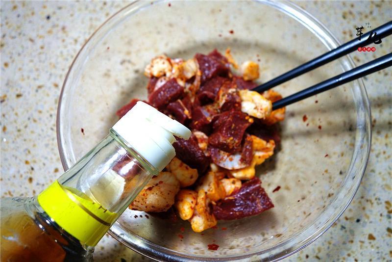 想吃羊肉串教你在家自己烤，做法简单，软嫩多汁，美味又健康