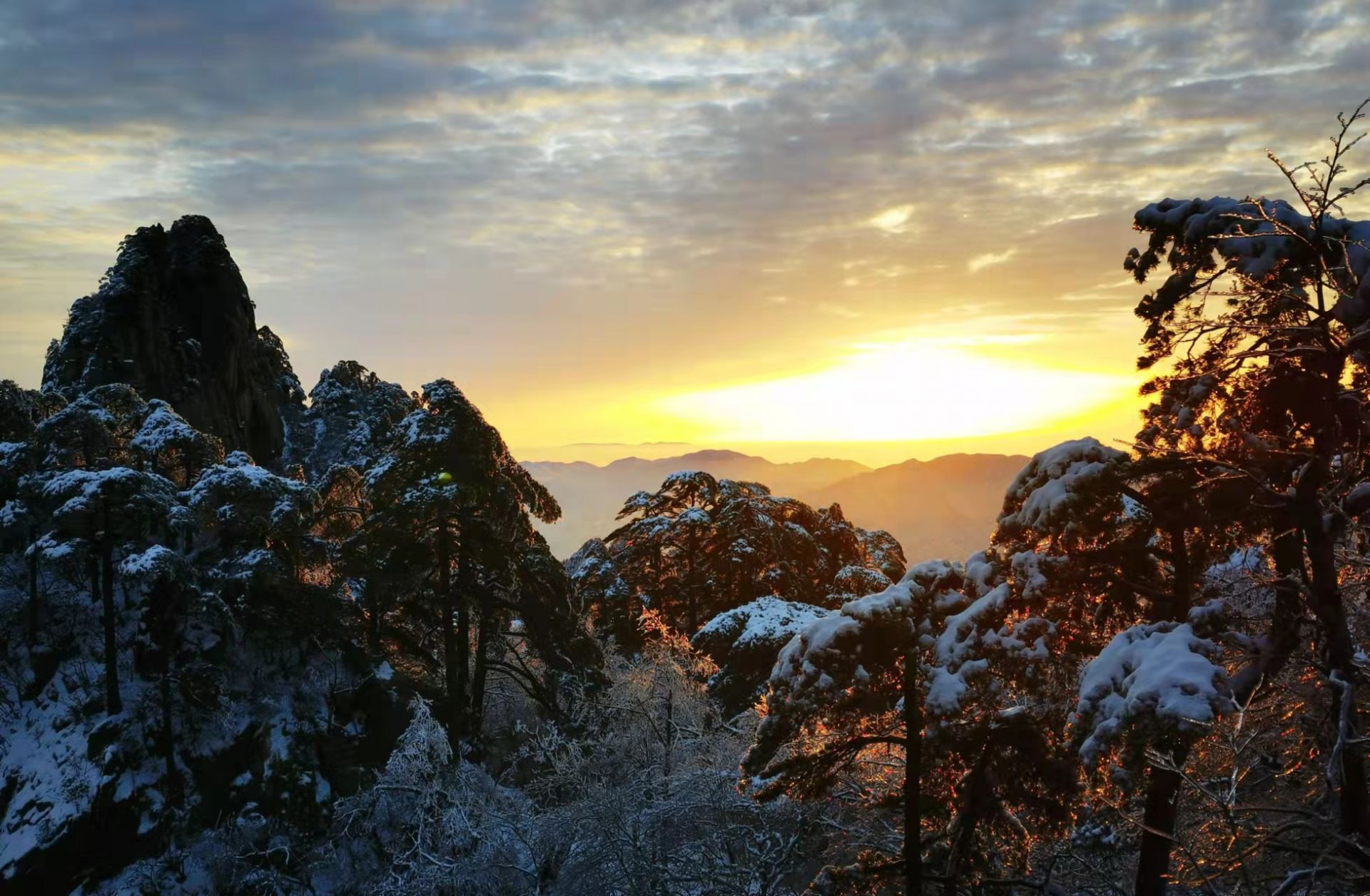 新闻记者|雪后黄山，景致频出，大美中国范