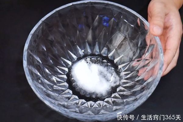 水浸泡豆腐|豆腐放一天就变酸?只需要准备“一碗水”,放10天依旧新鲜嫩滑