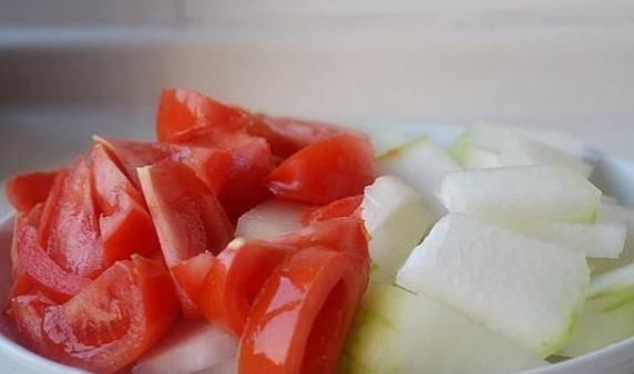 高血压患者|中老年人要多吃蔬菜，可高血压患者，注意远离几种“高钠”蔬菜