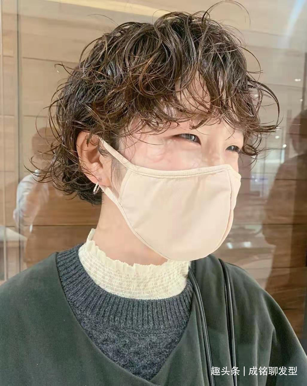 精油 烫发不会打理造型今年流行“吹不干”发型,不用造型也很时髦