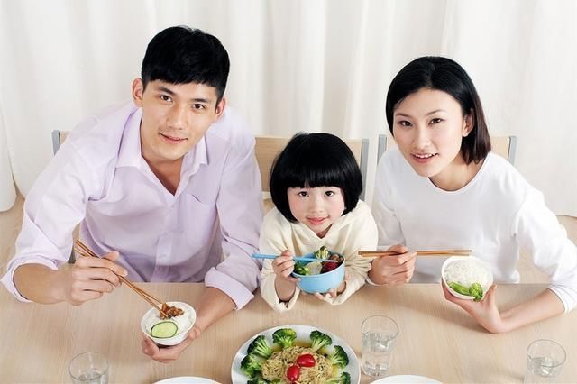 坚果|娃肠胃不好的5种异常表现,影响发育还耽误长个,你家娃中几个