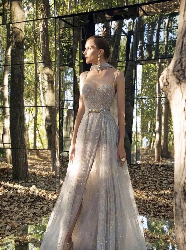 白冰|霍汶希回应高定事件，外包已道歉。网友：白冰比刘雯更适合这裙子