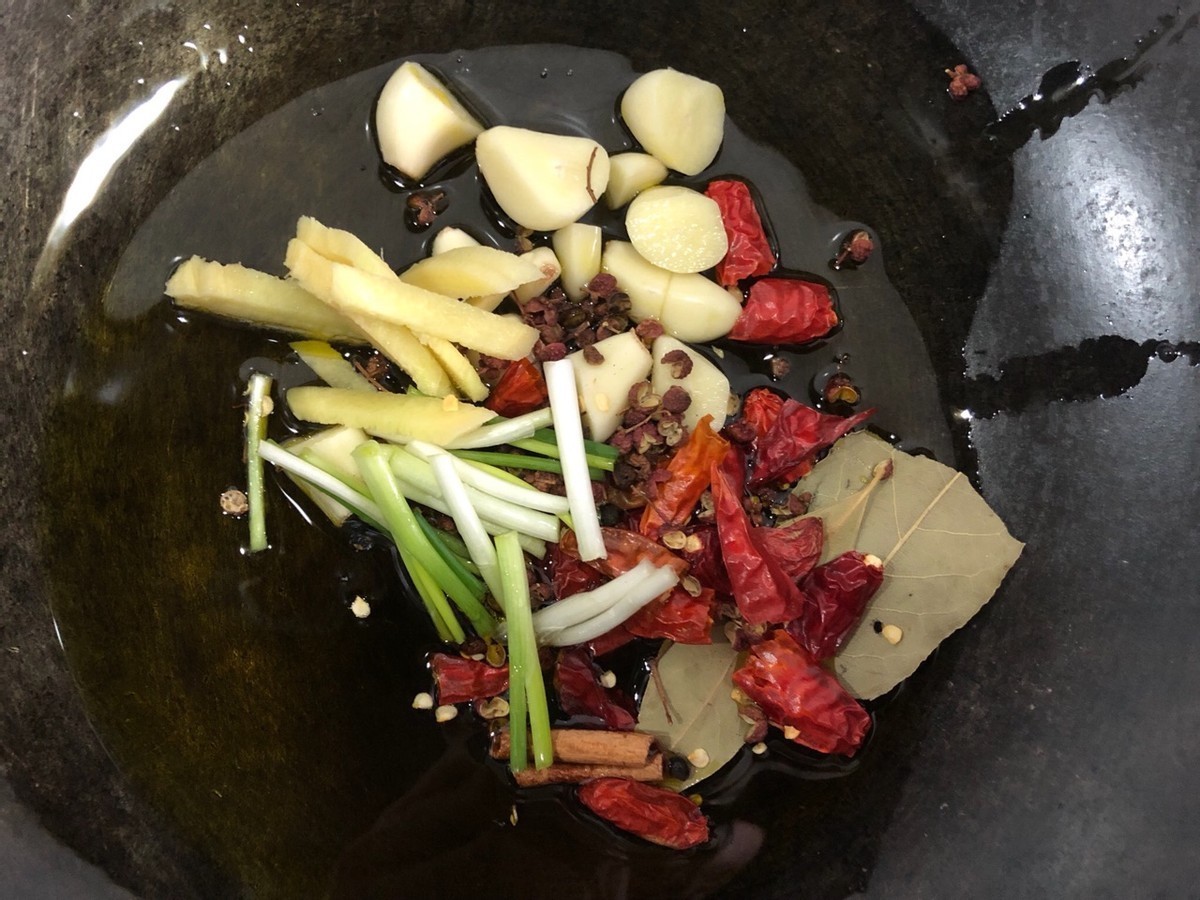 郫县豆瓣酱|这个季节的花甲又肥又鲜美,配上酱料简单一炒,鲜美又下饭