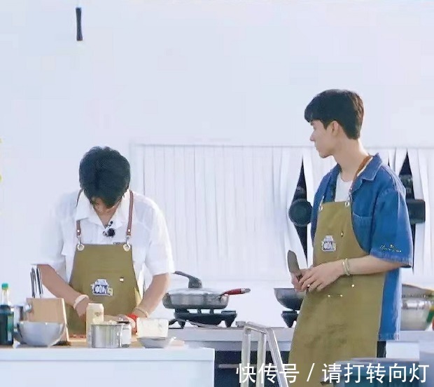 中餐厅|《中餐厅》路透看点多!丁真穿白衬衫做饭不怕脏,龚俊帅出新高度!