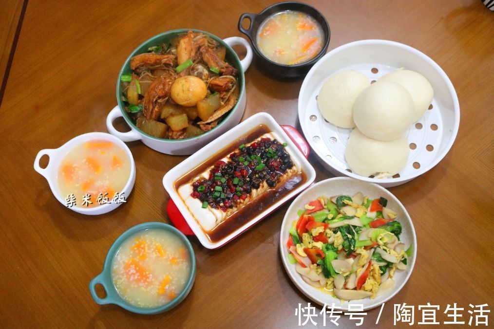 晒晒我家晚餐,这一桌,成本没超过50元,朋友说真实惠