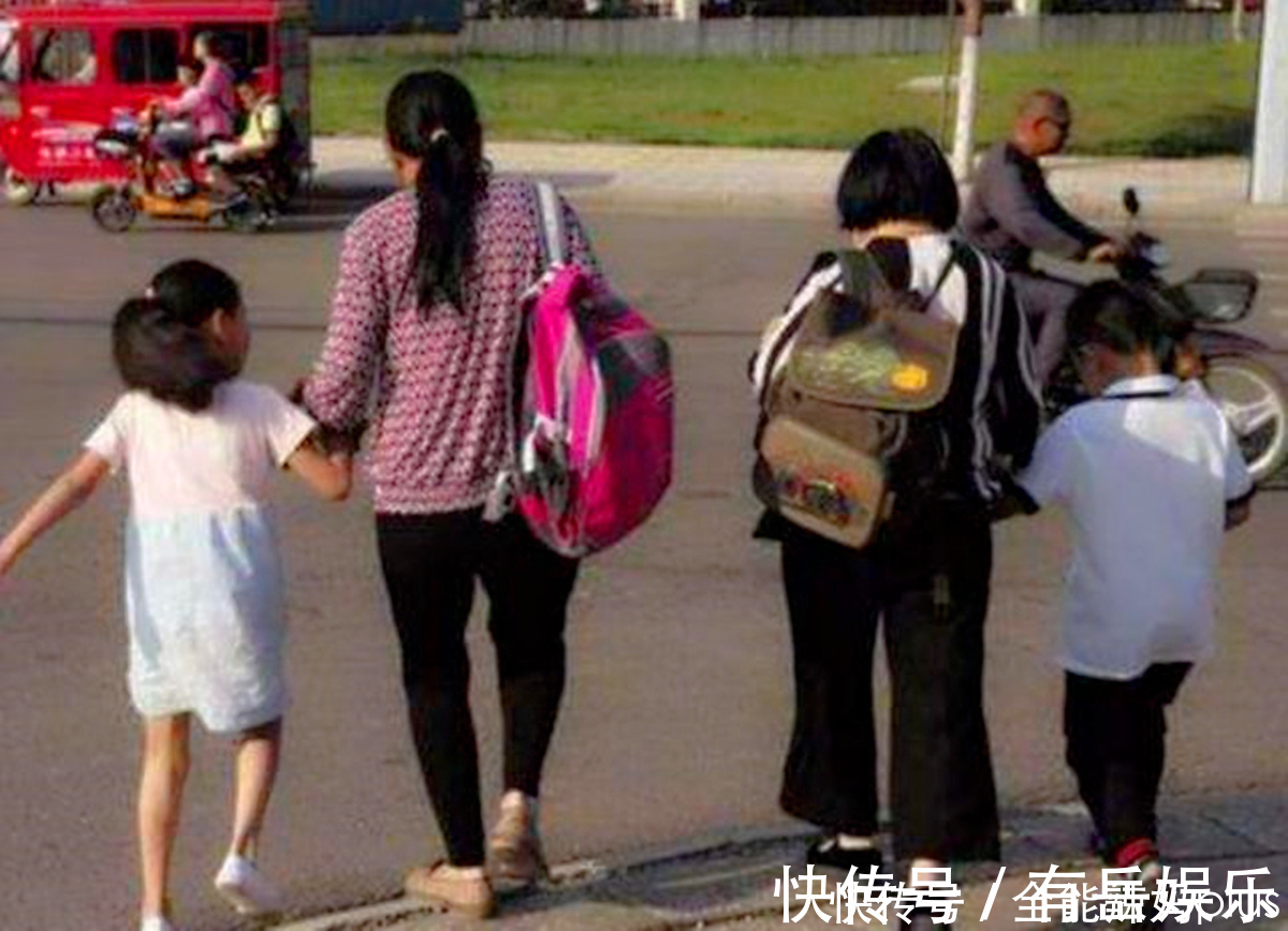 老师最反感的4种“接娃”方式,多数家长天天做,快看你占了几条