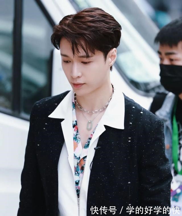 发箍 时尚圈真是个轮回!盘点今年流行的“土味发饰”,没想到还真好看!