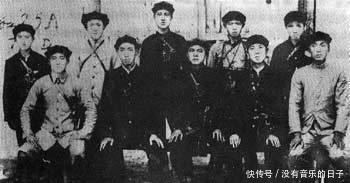 陷入绝境|他为何能成为“军史布衣第一人”只因挽救了陷入绝境的红25军!