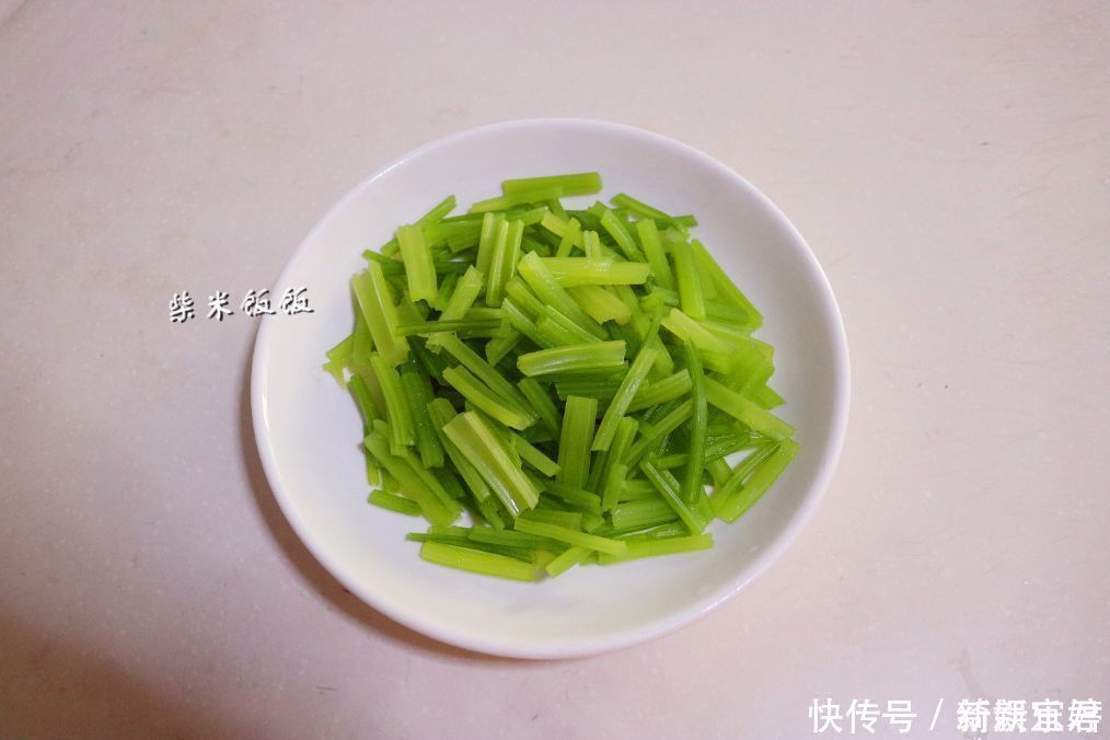 光盘|年后都爱吃素菜？这三种素菜一起炒，美味营养，上桌就光盘