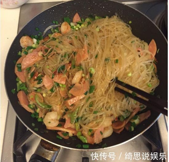 你炒的粉丝为什么不劲道还粘锅原来第一步就错了,难怪不好吃