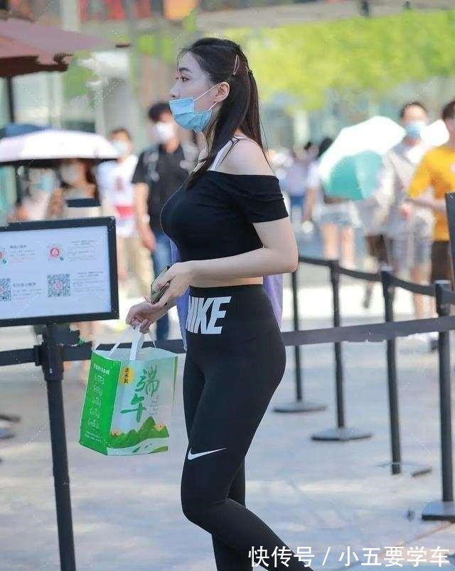 女神 打底裤的打扮优雅又有少女感，凸显自信女性形象，女神范十足！