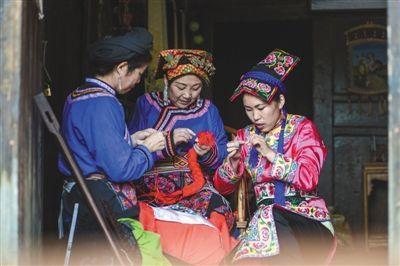 杨华珍#汶川地震后，辣妹子杨华珍用“一根针”帮助灾民，赚到了八百多万