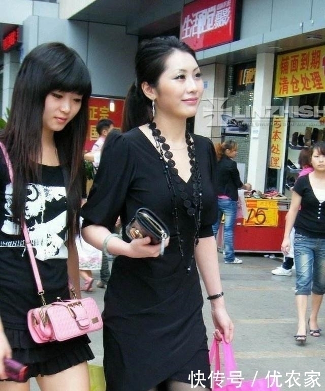 通迅 50年代到2010年代流行服的演变,你还记得小时候穿过的款式