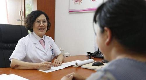 月经周期|女性40岁后，月经如果出现这3个特点，可能在1～3年内“绝经”！