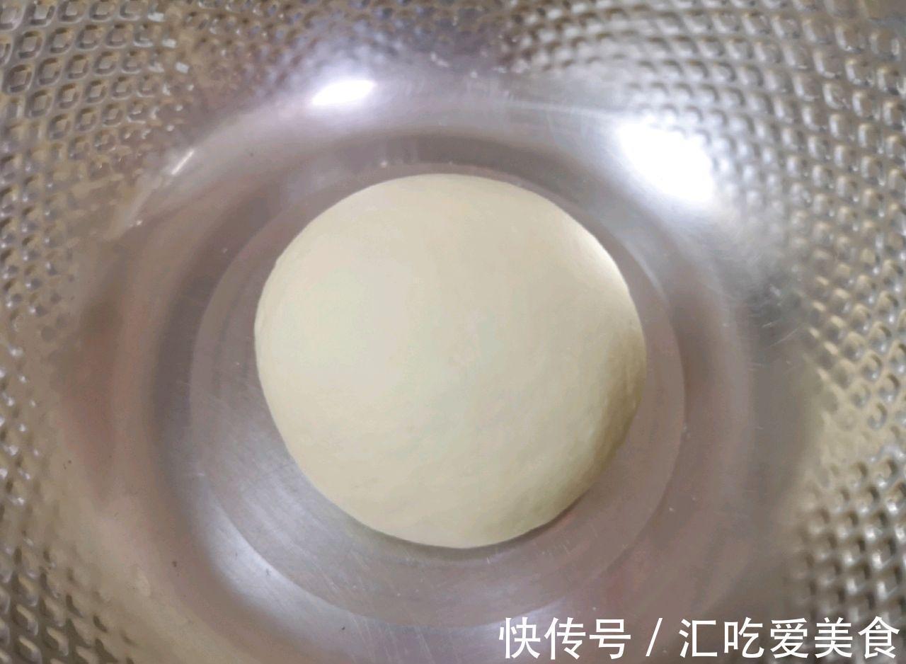 自制梅菜肉酱烧饼，在家也能吃到特色小吃，鲜香适宜，味道很棒