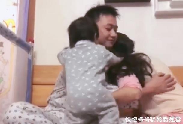 宝妈|“万人迷奶爸”带娃走红,奶爸拥抱妈妈的那一刻,宝宝反应绝了
