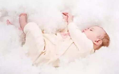 孩子需要与父母分开睡了,这才是与孩子分房睡的最佳时机,别再错过了