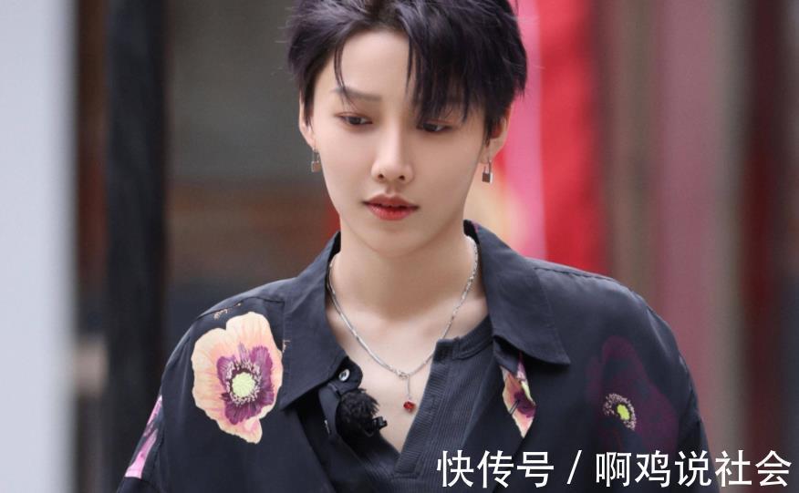 《打卡吧,吃貨團》是一場透過明星,介紹各地美食的節(jié)目