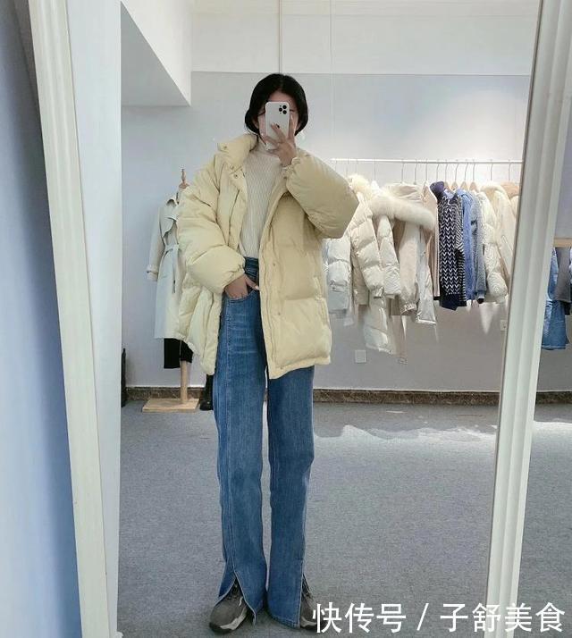 冬天穿羽绒服别只选黑灰色,今年流行这4款“亮色羽绒服”,洋气