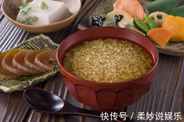 大米|把大米炒一下，竟成了一味药！刮走肠道毒素垃圾，大肚子消失不见