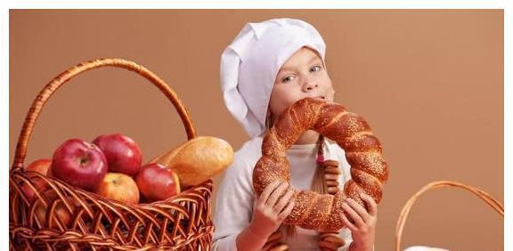 零食|宝宝虽不能乱吃零食,可这3样常吃却没事,反而对宝宝发育有利