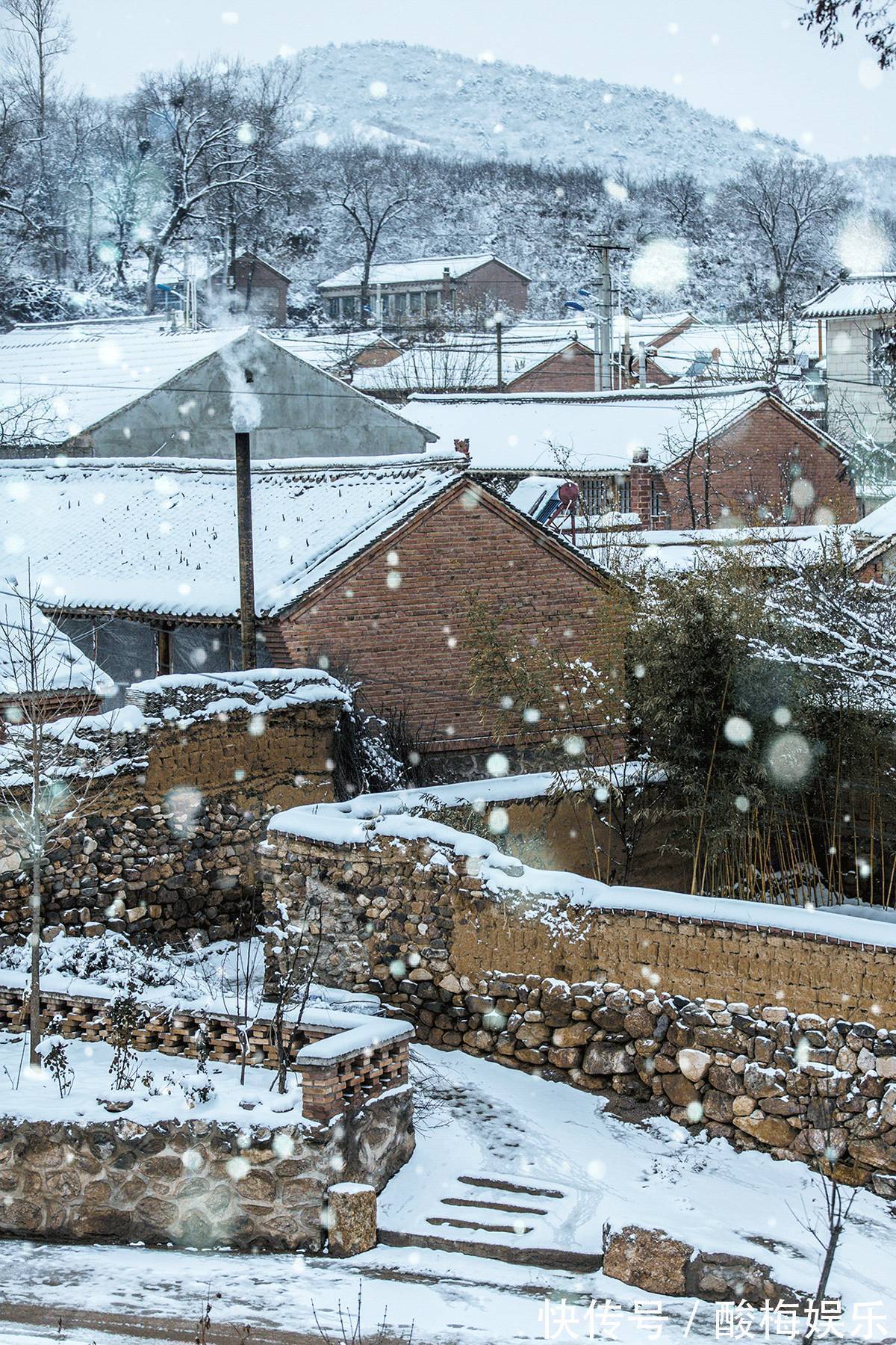 改造|2年砸下50万,他将土房改造成豪宅,见到雪中的庭院,我哭了