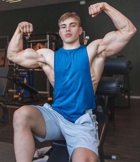 一身肌肉|他14岁开始健身,18岁一身肌肉炸裂,却被网友嘲健身早,长不高