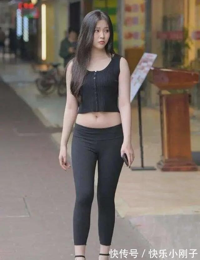 优雅 精致迷人的时尚美女穿瑜伽裤,尽显高贵优雅气质,时髦可人